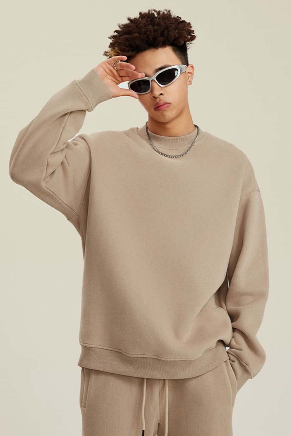 Heavyweight Brushed Fleece Relaxed Crew-Neck Sweatshirt in Khaki - front modeled view
