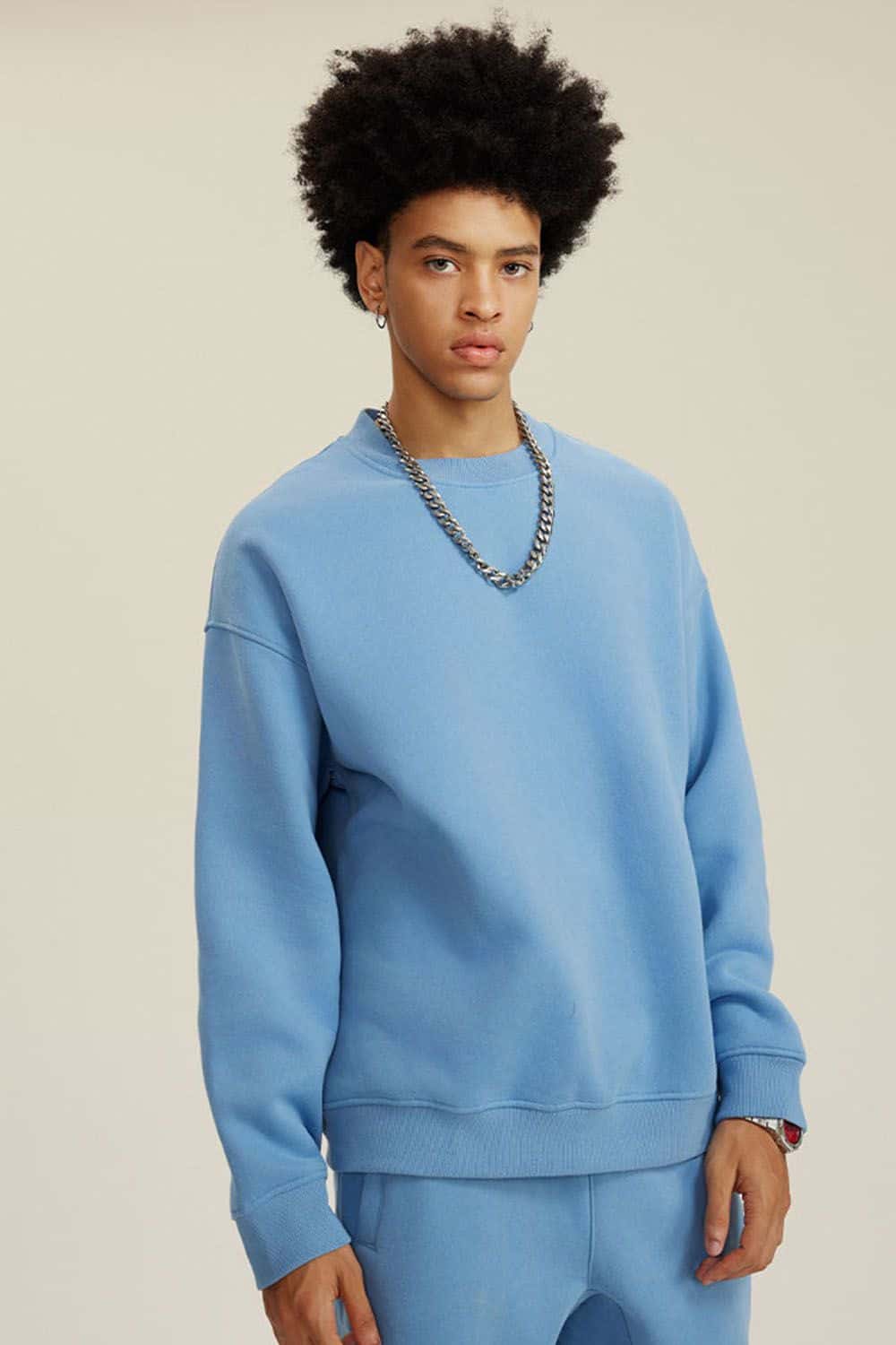 Heavyweight Brushed Fleece Relaxed Crew-Neck Sweatshirt in Smalt - front modeled view