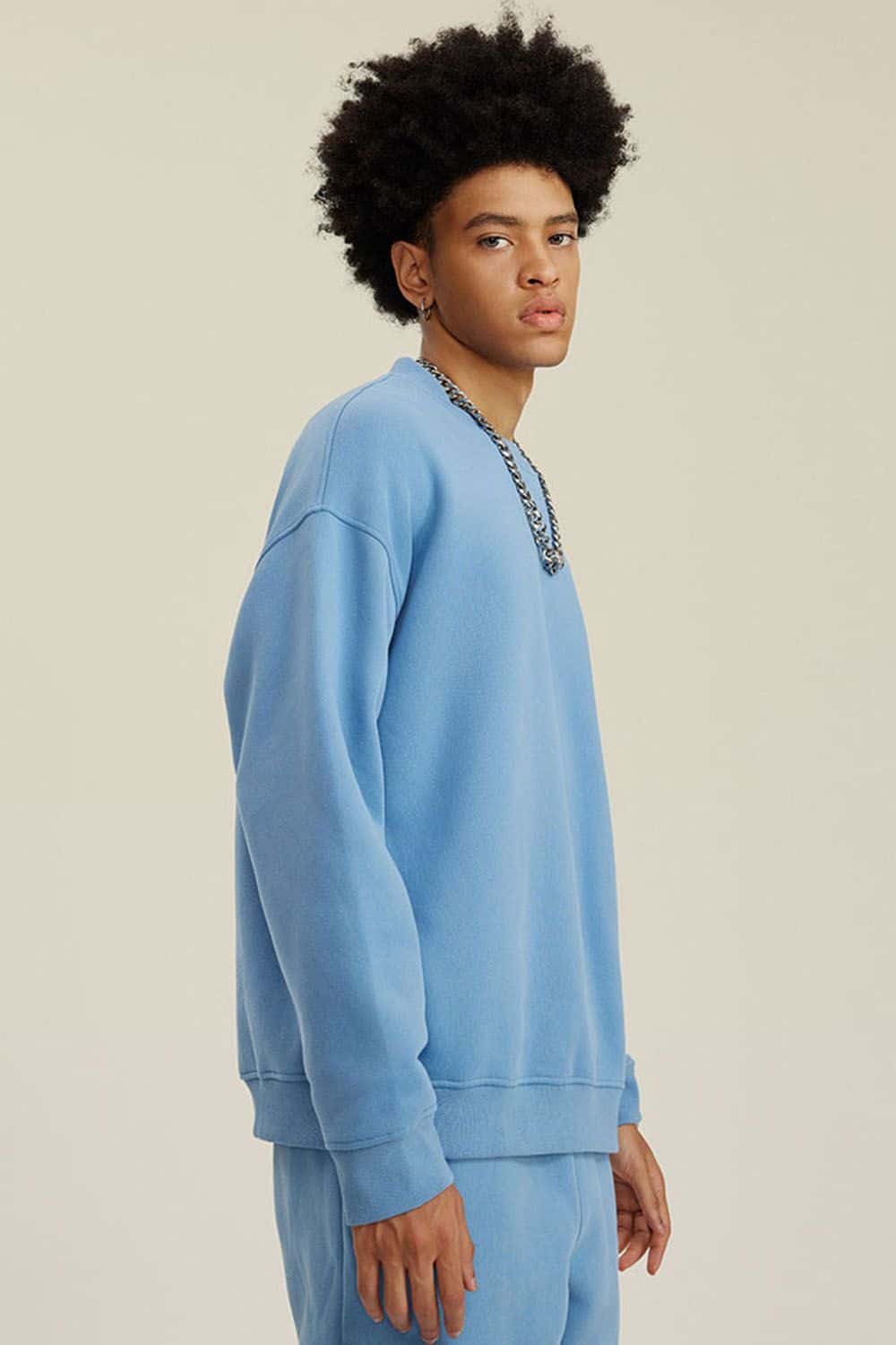 Heavyweight Brushed Fleece Relaxed Crew-Neck Sweatshirt in Smalt - side modeled view