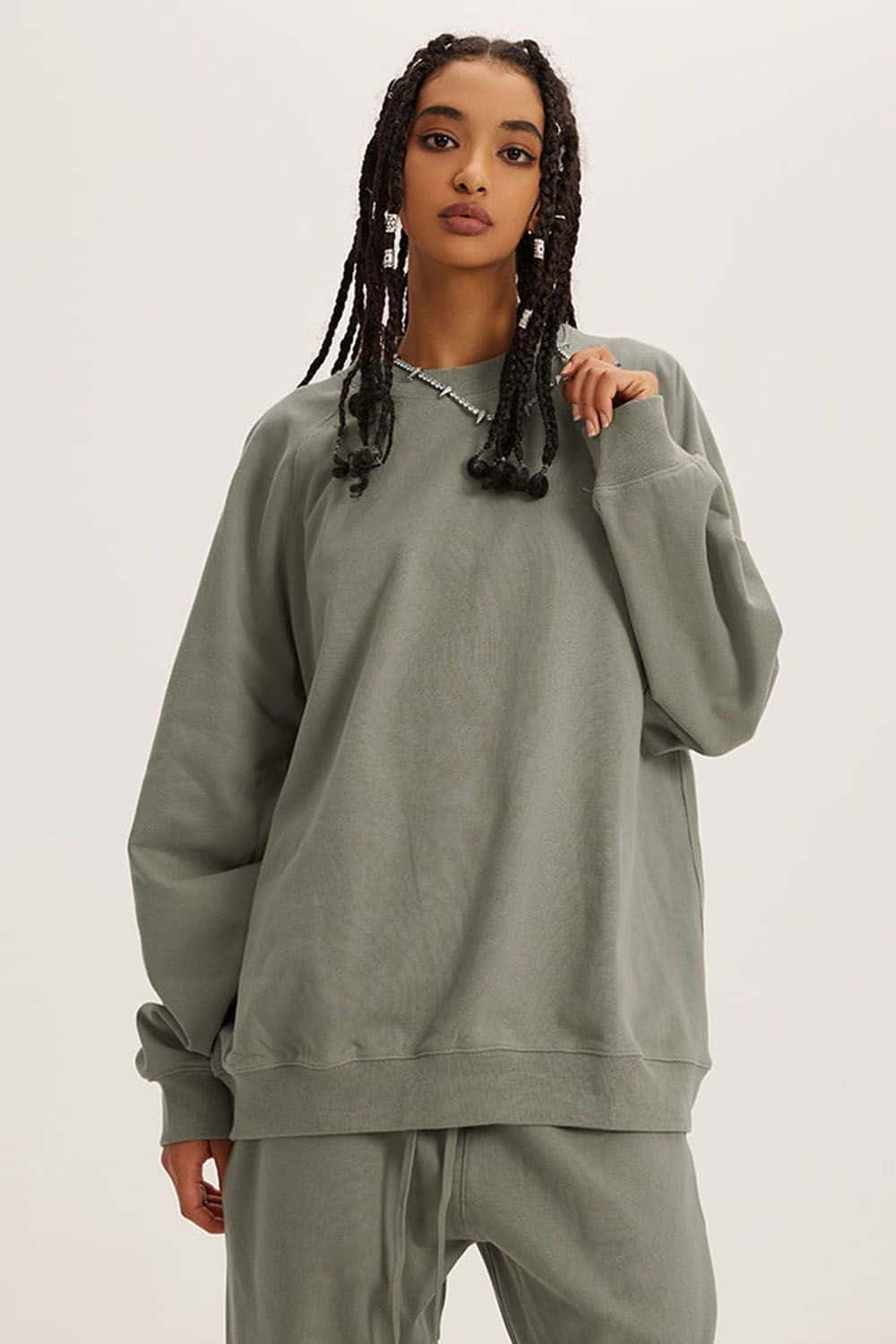 Solid Color Loose-Fit Raglan Sleeve Sweatshirt