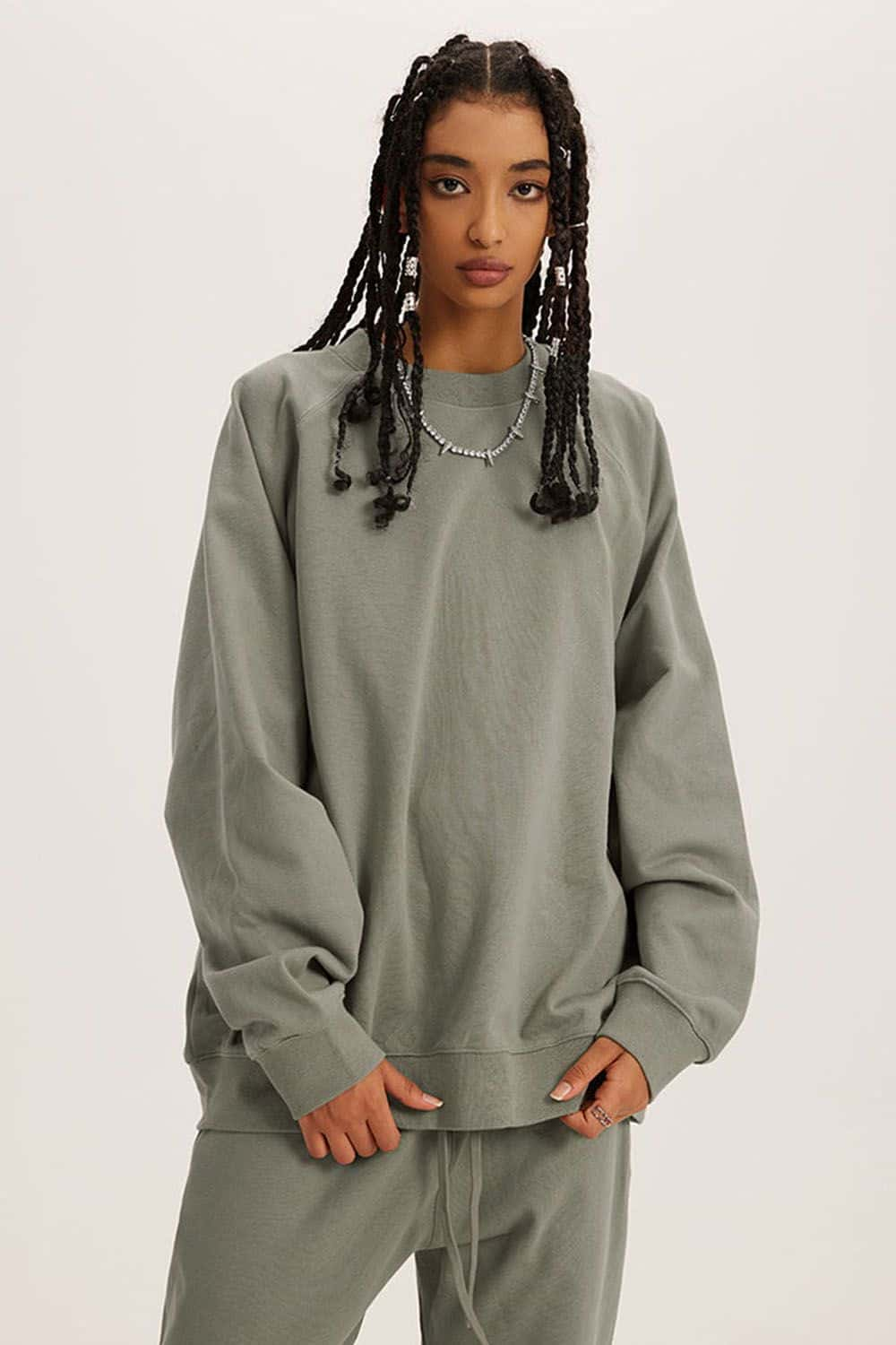 Solid Color Loose-Fit Raglan Sleeve Sweatshirt