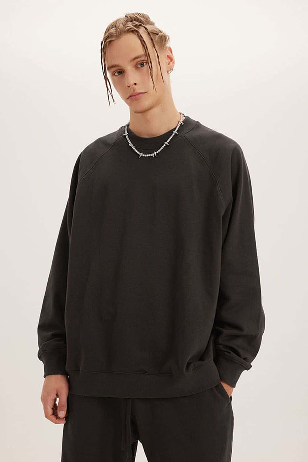 Solid Color Loose-Fit Raglan Sleeve Sweatshirt