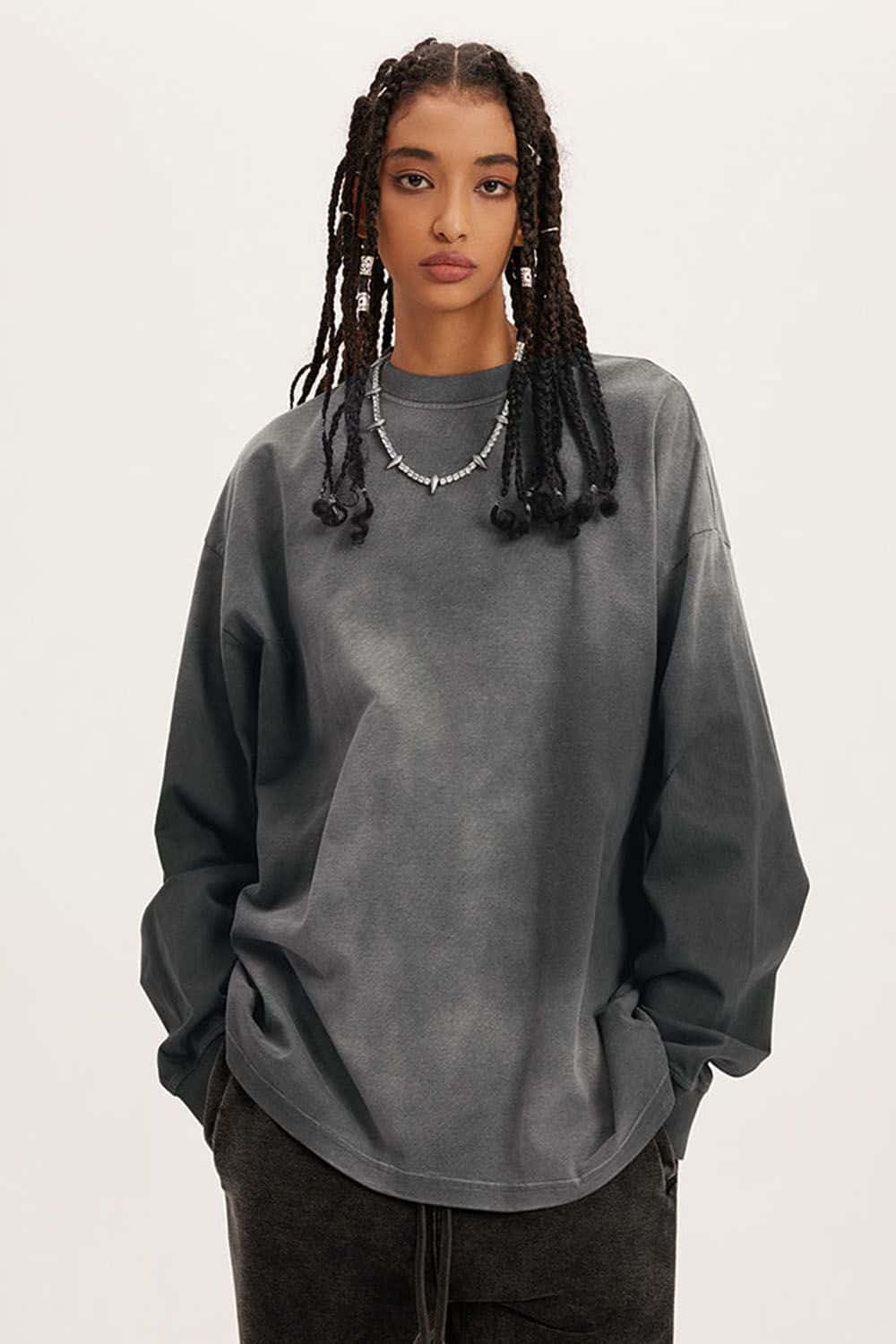 Washed Drop-Shoulder Long-Sleeve Cotton T-Shirt in Gray - front modeled close-up