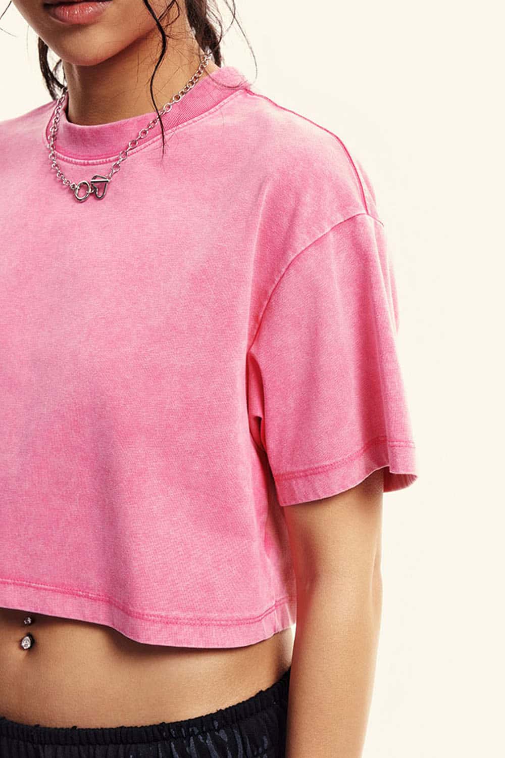 Cool-Touch Quick-Drying Sorona Cropped T-Shirt in Rose Pink - collar detail