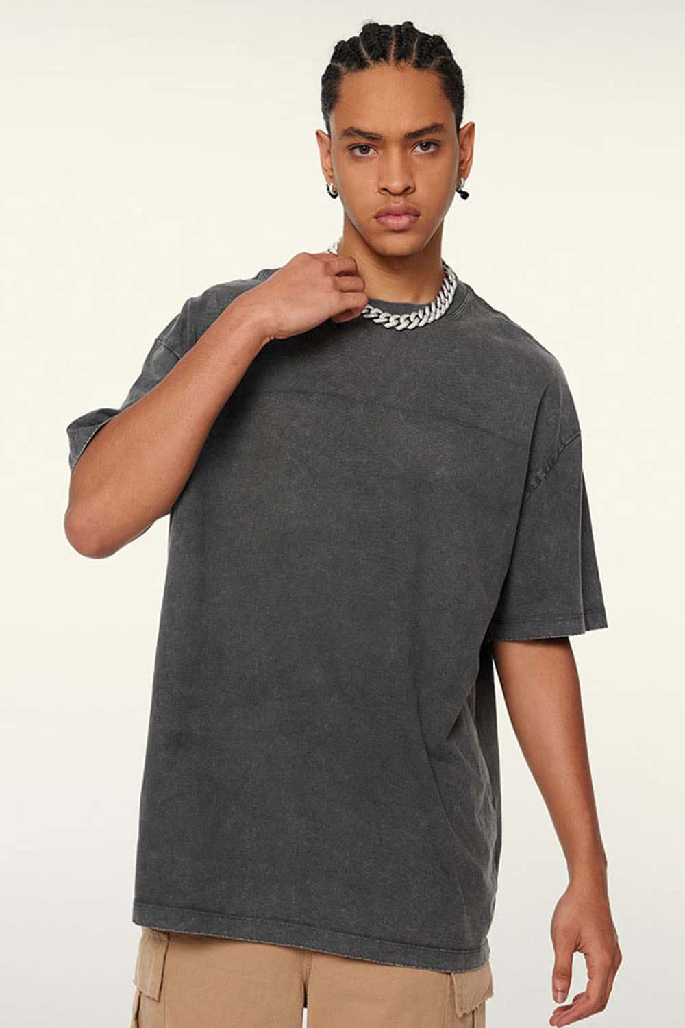 Heavyweight Vintage-Wash Cotton Relaxed-Fit T-Shirt in Dark Gray - front modeled view