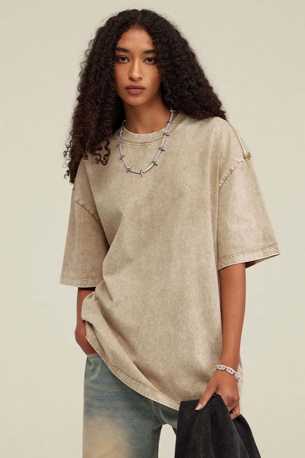 Heavyweight Vintage-Wash Cotton Relaxed-Fit T-Shirt in Khaki - full-length front modeled view