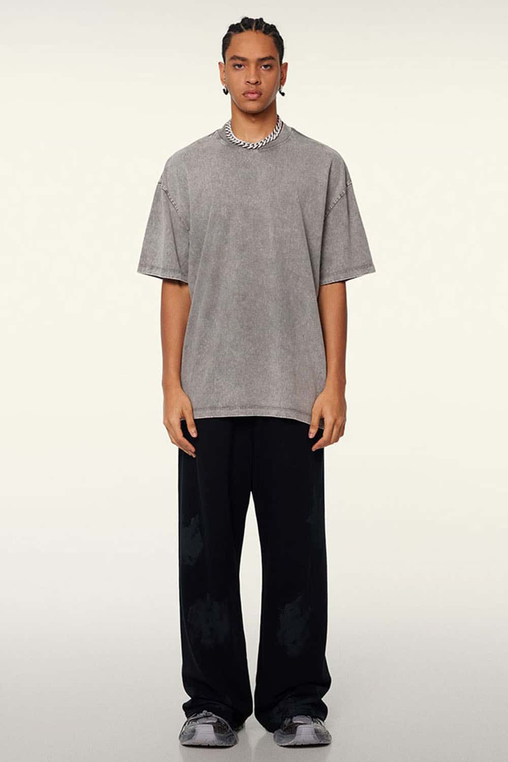 Heavyweight Vintage-Wash Cotton Relaxed-Fit T-Shirt in Medium Gray - full-length front modeled view