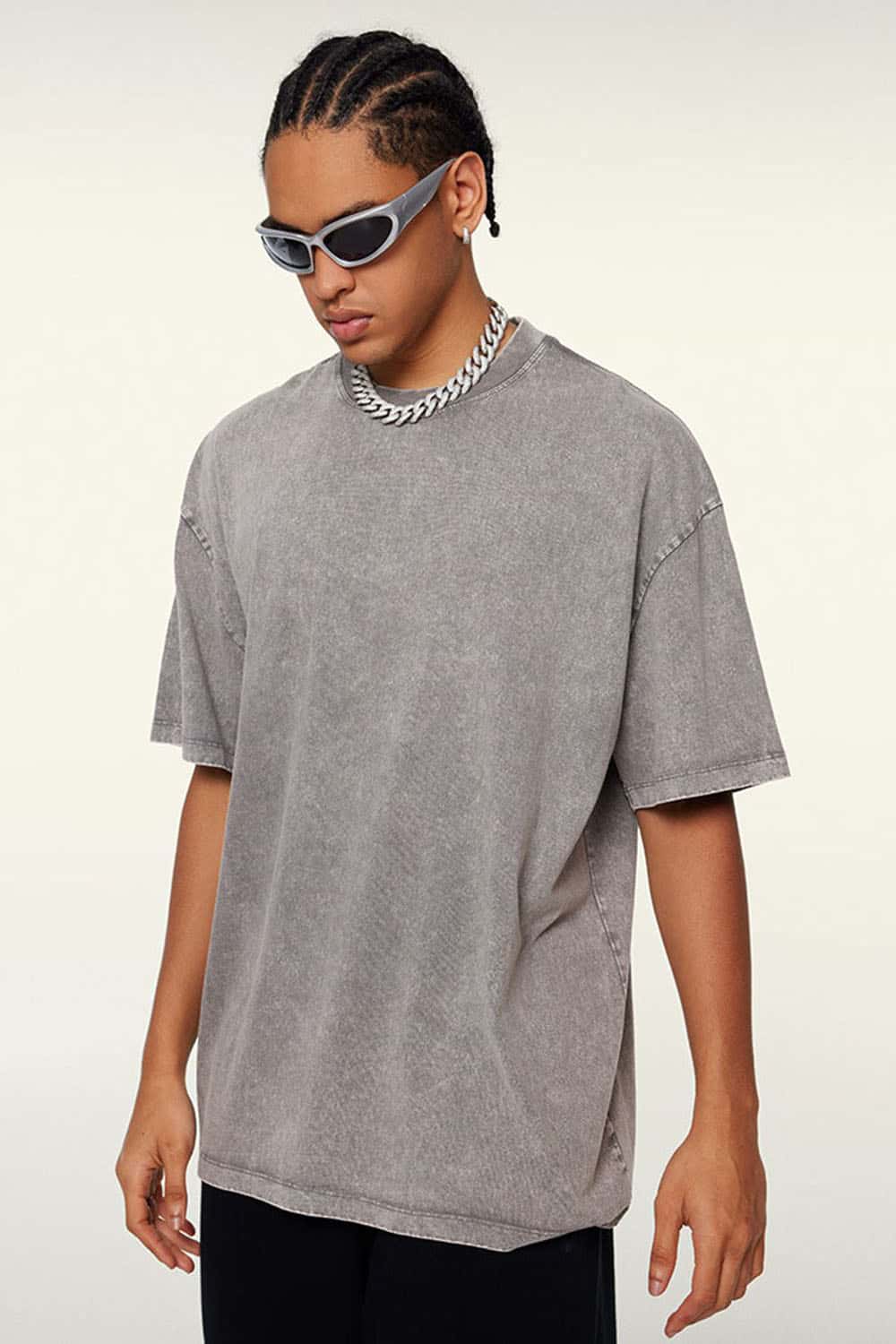 Heavyweight Vintage-Wash Cotton Relaxed-Fit T-Shirt in Medium Gray - full-length front modeled view