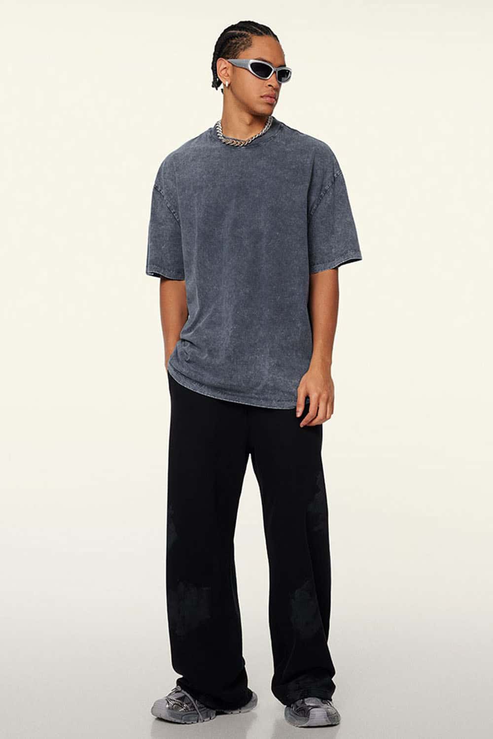 Heavyweight Vintage-Wash Cotton Relaxed-Fit T-Shirt in Royal Blue - three-quarter front modeled view