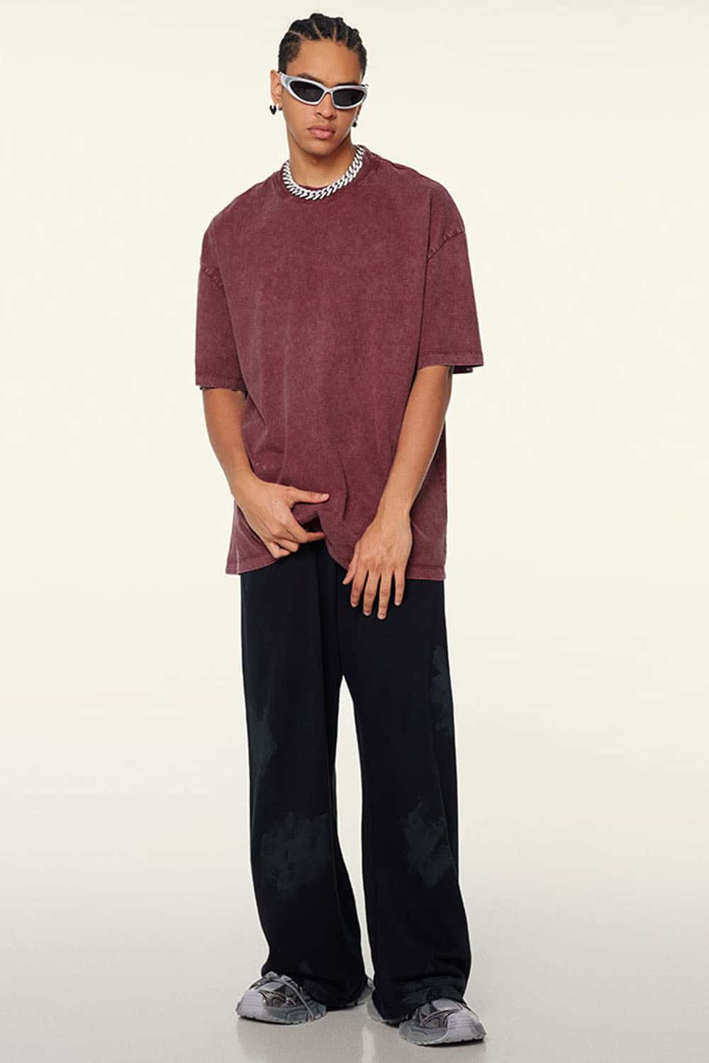 Heavyweight Vintage-Wash Cotton Relaxed-Fit T-Shirt in Vintage Red - three-quarter front modeled view