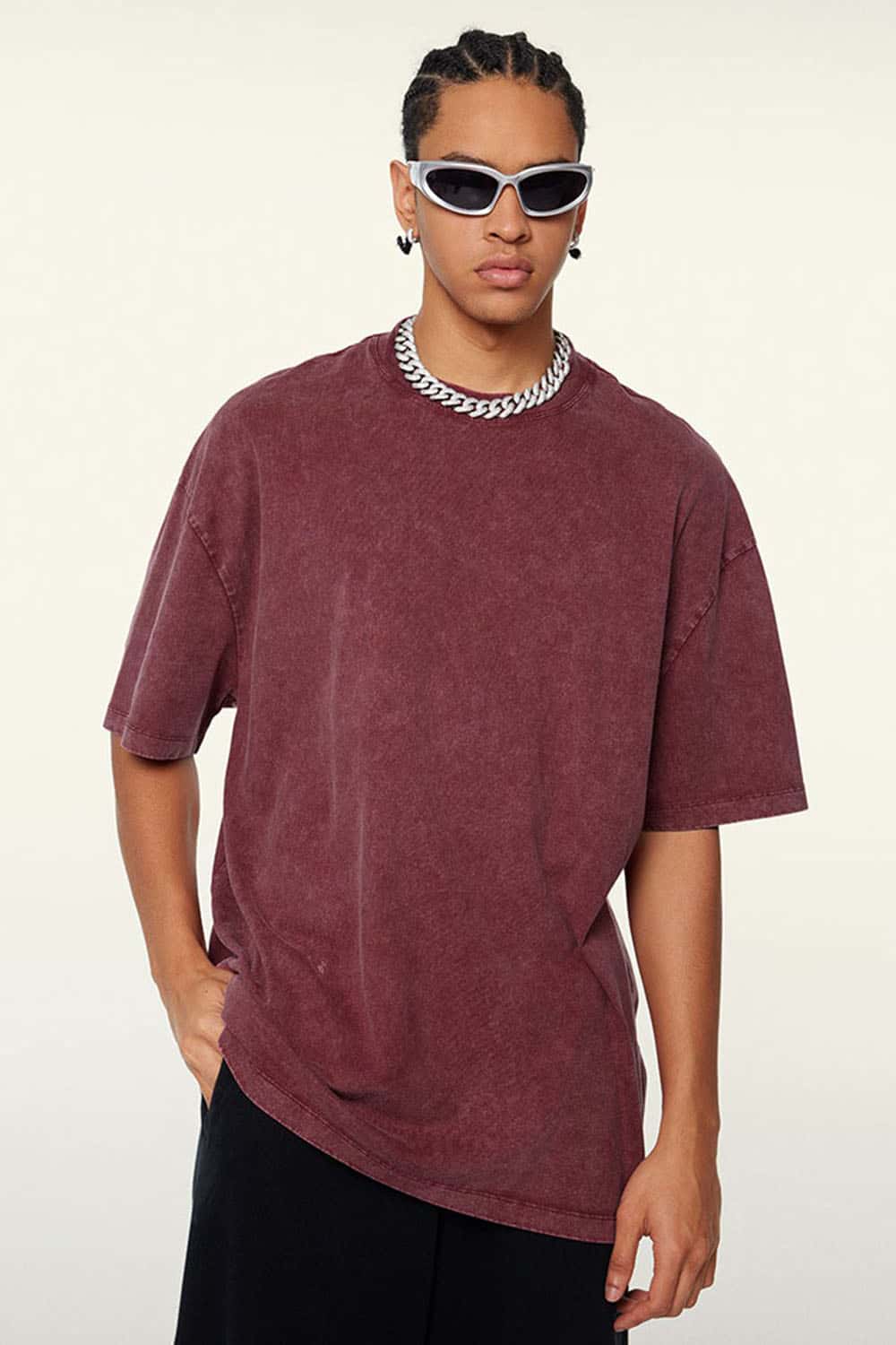 Heavyweight Vintage-Wash Cotton Relaxed-Fit T-Shirt in Vintage Red - front modeled view