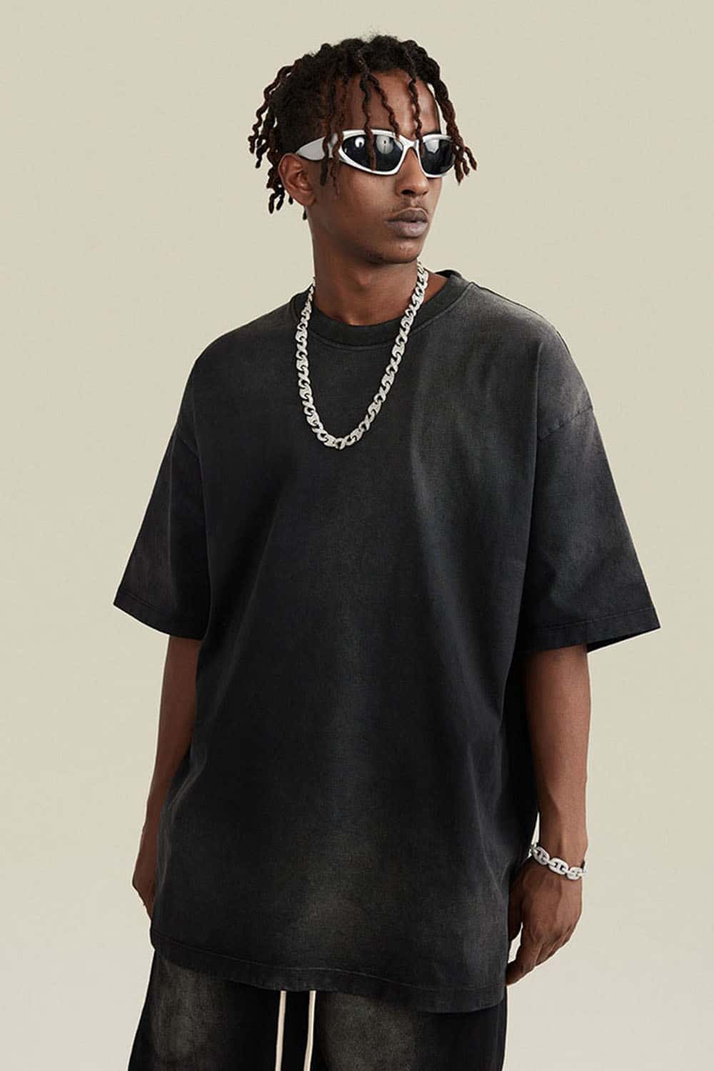 Washed Gradient Cotton Relaxed Drop-Shoulder T-Shirt in Black - three-quarter front modeled view