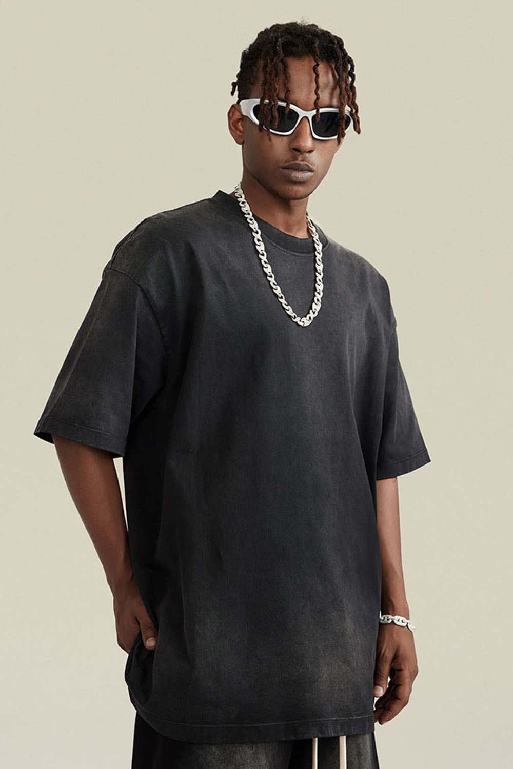 Washed Gradient Cotton Relaxed Drop-Shoulder T-Shirt in Black - side modeled view