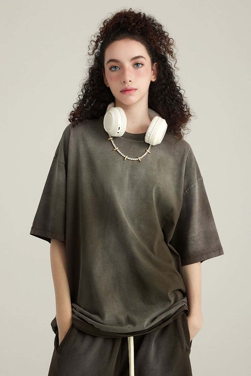 Washed Gradient Cotton Relaxed Drop-Shoulder T-Shirt in Coffee - front modeled view