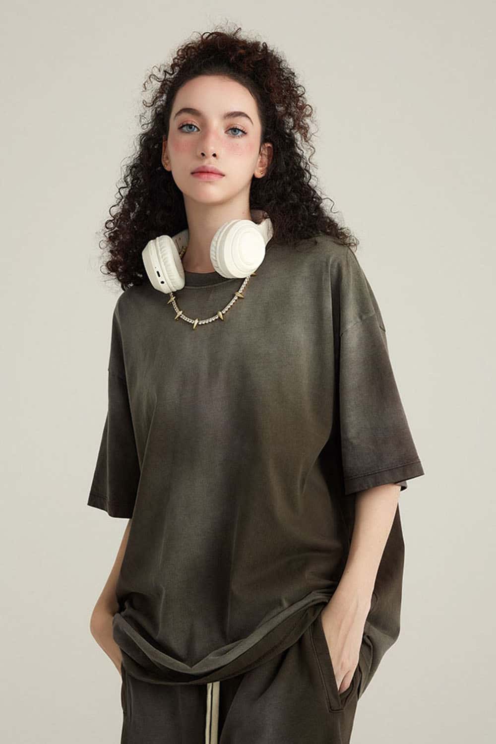 Washed Gradient Cotton Relaxed Drop-Shoulder T-Shirt in Coffee - front modeled view