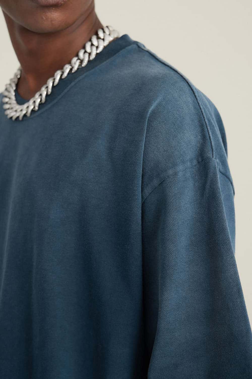 Washed Gradient Cotton Relaxed Drop-Shoulder T-Shirt in Royal Blue - front modeled view