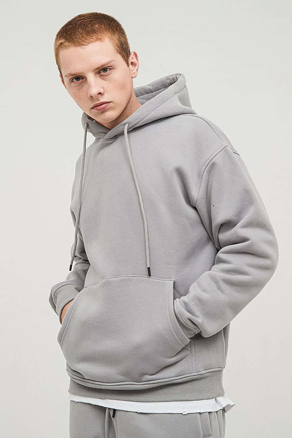 Fleece-Lined Solid Color Hoodie with Plush Hood - Cozy Casual Wear