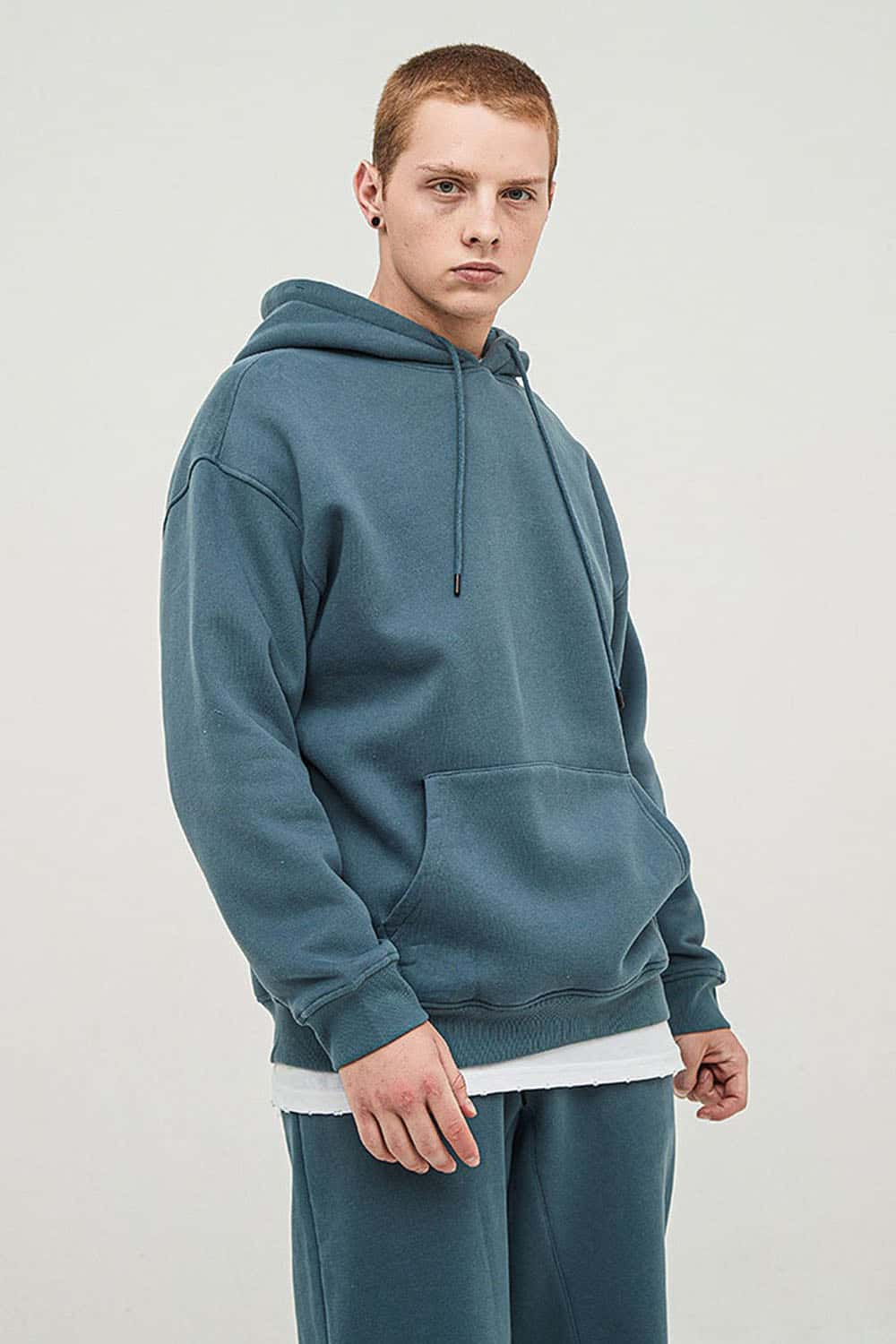 Fleece-Lined Solid Color Hoodie with Plush Hood - Cozy Casual Wear