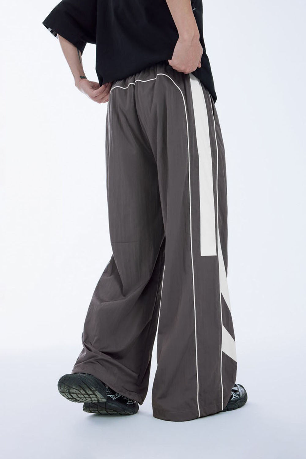 Men's Avant-Garde Sport Striped Wide-Leg Waterproof Casual Pants