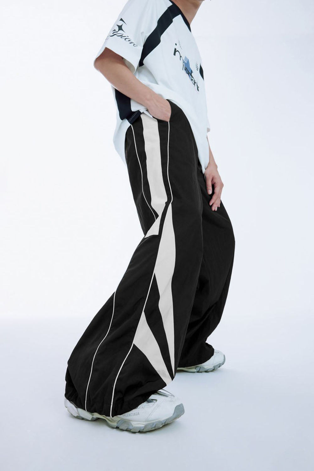 Men's Avant-Garde Sport Striped Wide-Leg Waterproof Casual Pants