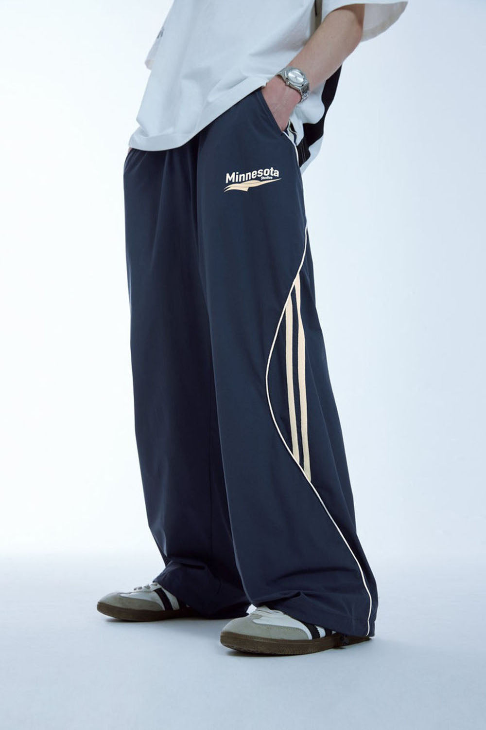 Arc-Cut Panel Wide-Leg Pants: Vintage-Inspired Sporty Loose Long Pants for Men