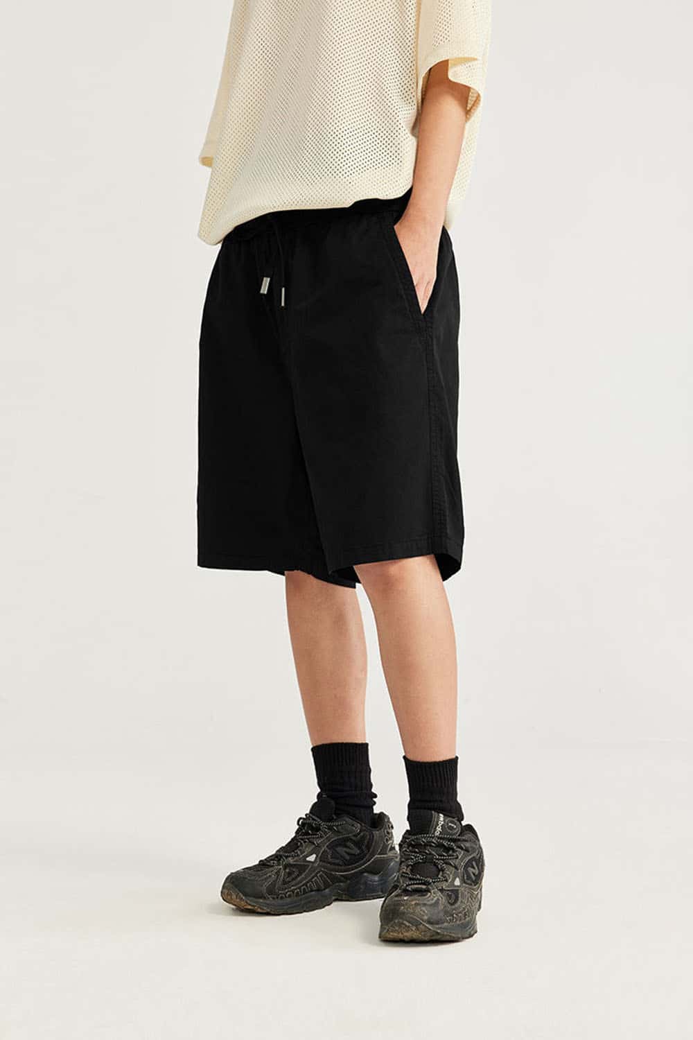 High-Colorfastness Washed Reversible Cotton Shorts in Black - product detail close-up