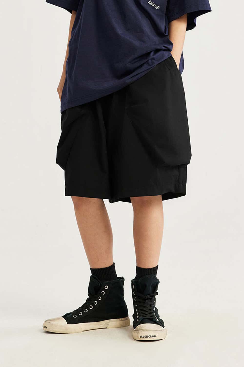 Loose-Fit Multi-Pocket Cargo Shorts in Black - front modeled view