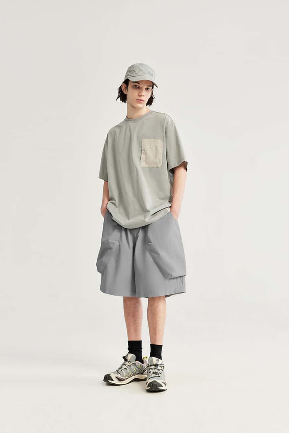 Loose-Fit Multi-Pocket Cargo Shorts in Light Gray - full-length modeled view