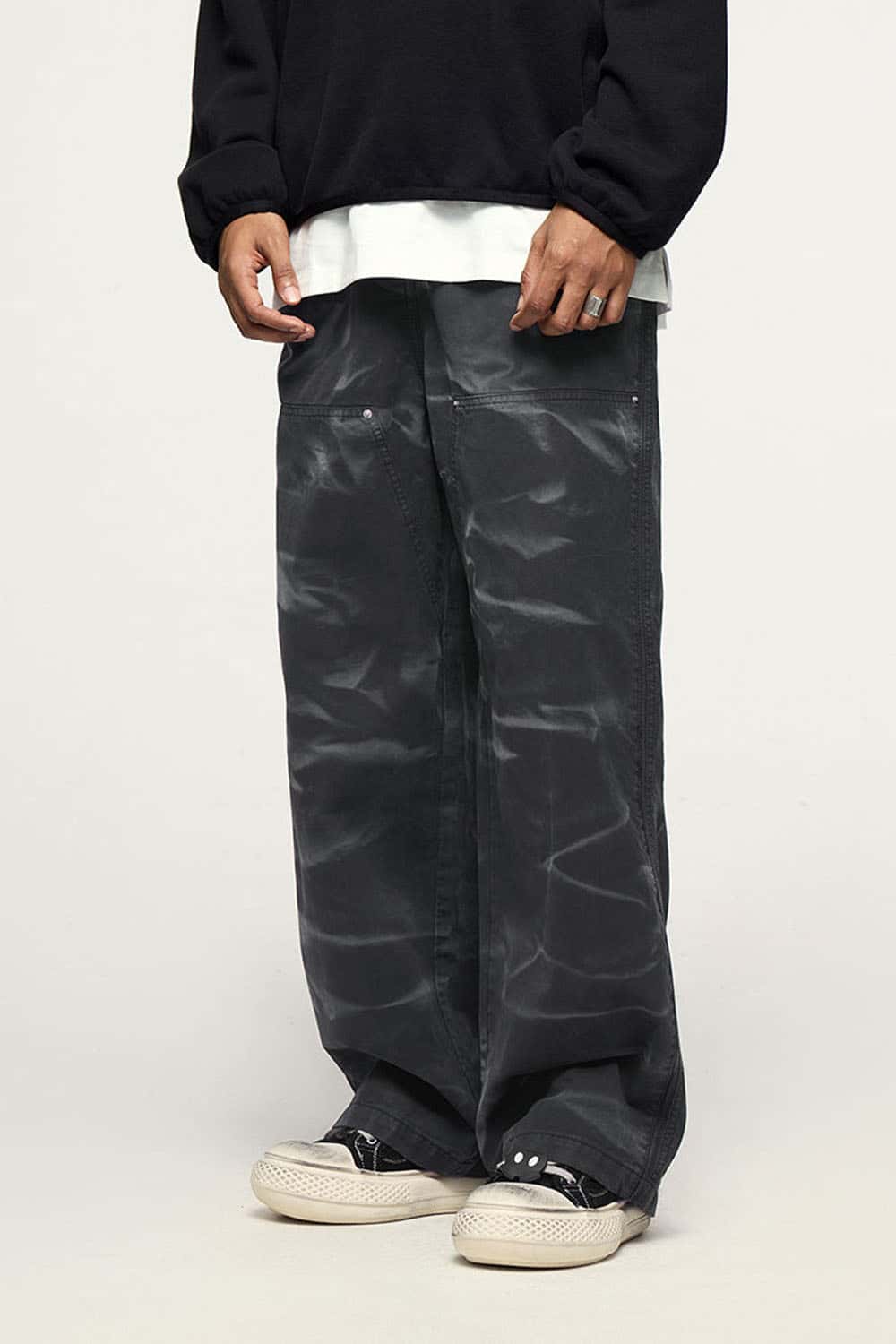 Washed Cotton Wide-Leg Carpenter Pants in Black - waistband detail