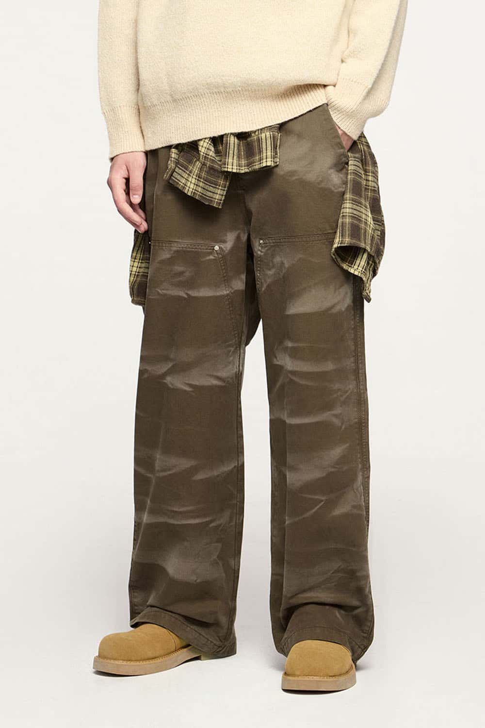 Washed Cotton Wide-Leg Carpenter Pants in Khaki Green - waistband detail