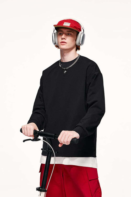 Quick-Drying Relaxed Drop-Shoulder Long-Sleeve T-Shirt in Black - three-quarter front modeled view