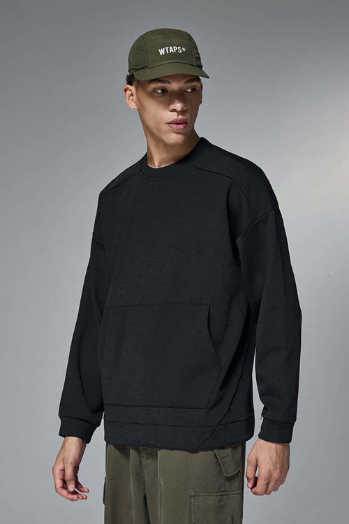 Drop-Shoulder Kangaroo-Pocket Fleece Sweatshirt in Black - front modeled view