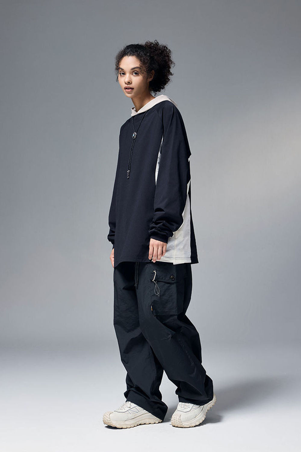 Color-Block Long Sleeve T-Shirt with Crew Neck and Panel Design