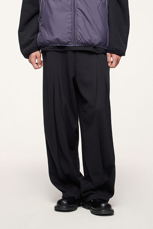 Accordion-Pleat Structured Sweatpants - Active Black