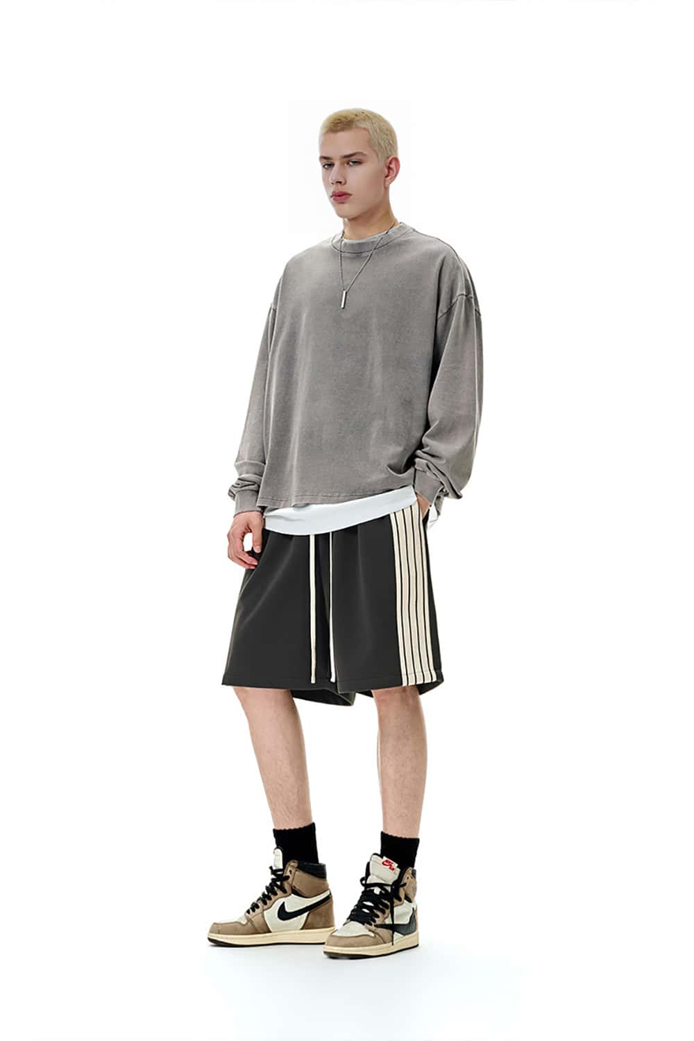 Casual Contrast Stripe Athletic Shorts - Mid-Length