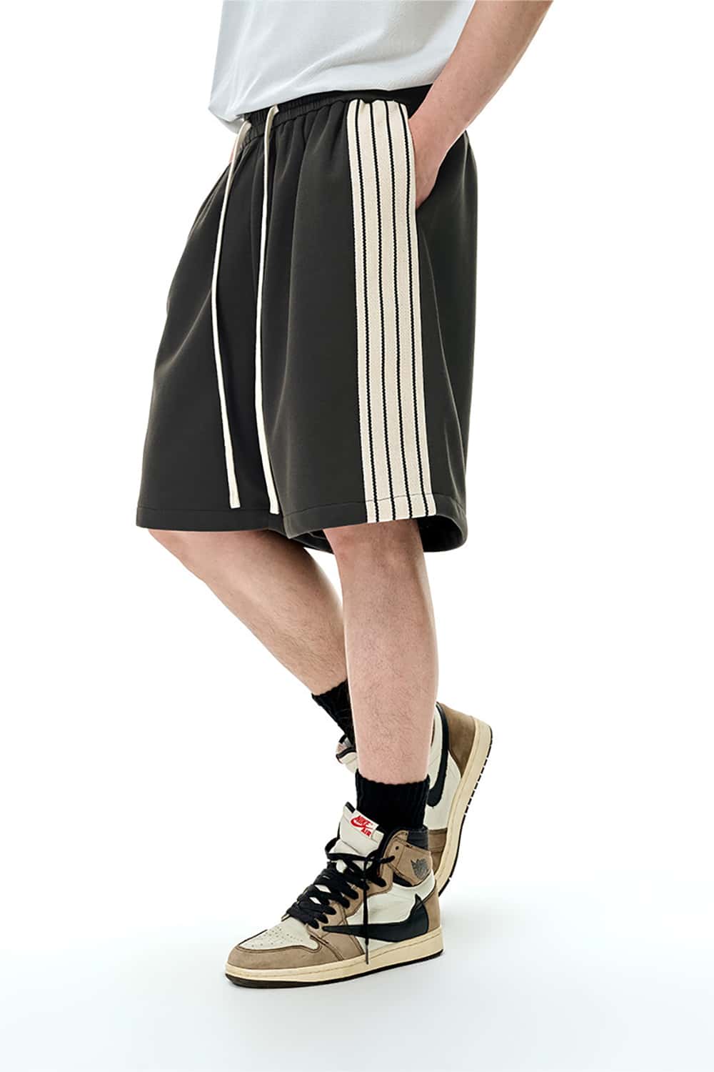 Casual Contrast Stripe Athletic Shorts - Mid-Length