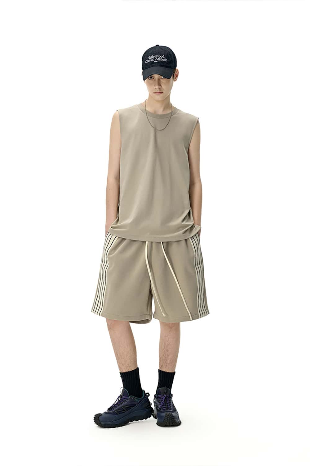 Casual Contrast Stripe Athletic Shorts - Mid-Length