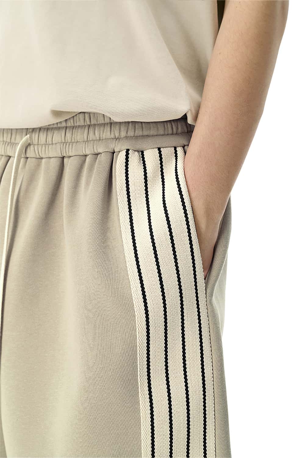 Casual Contrast Stripe Athletic Shorts - Mid-Length