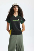 Graphic Color-Block Raglan-Sleeve Sporty T-Shirt in Black - product detail close-up