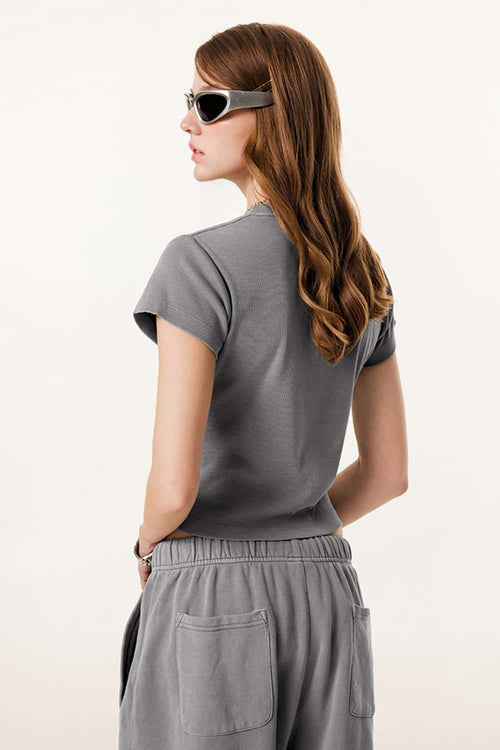 Form-Fitting Breathable Short Sleeve Tee - Medium Gray