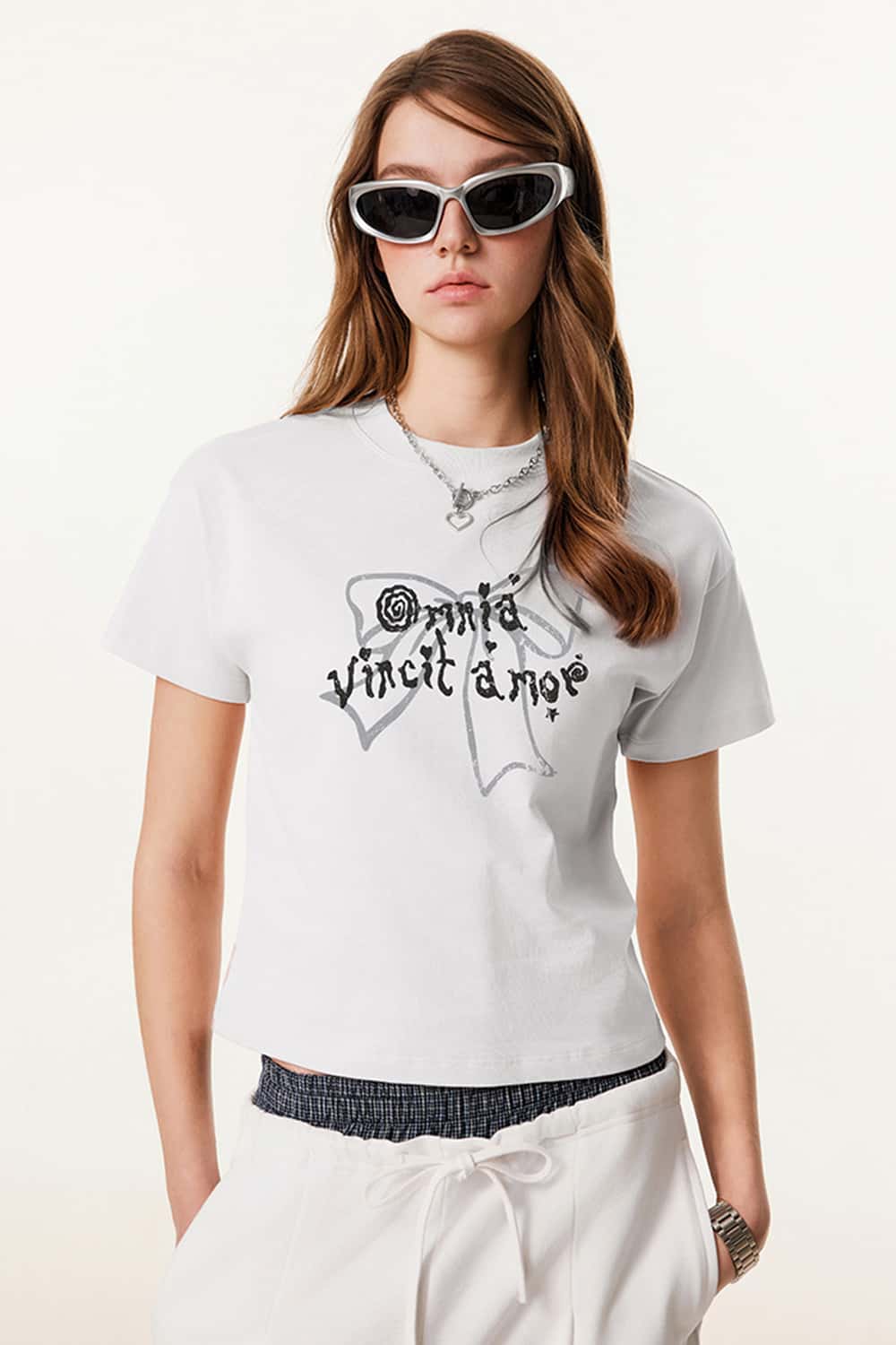 Vintage Graphic Straight-Shoulder Cropped T-Shirt