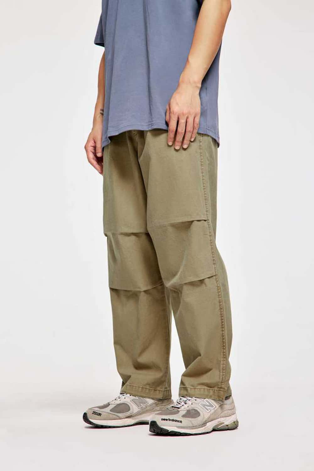 Multi-Pocket Pleated Straight-Leg Paratrooper Cargo Pants