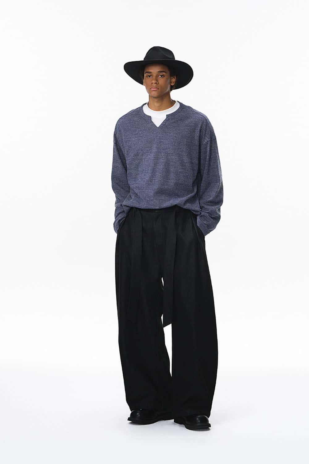 Waffle Knit V-Neck Long Sleeve T-Shirt _ Relaxed Fit Blended Fabric