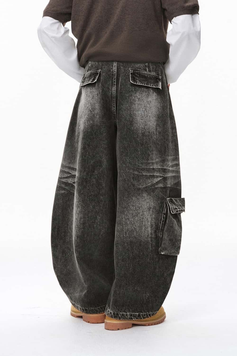 Irregular-Cut Curved-Seam Jeans - Black