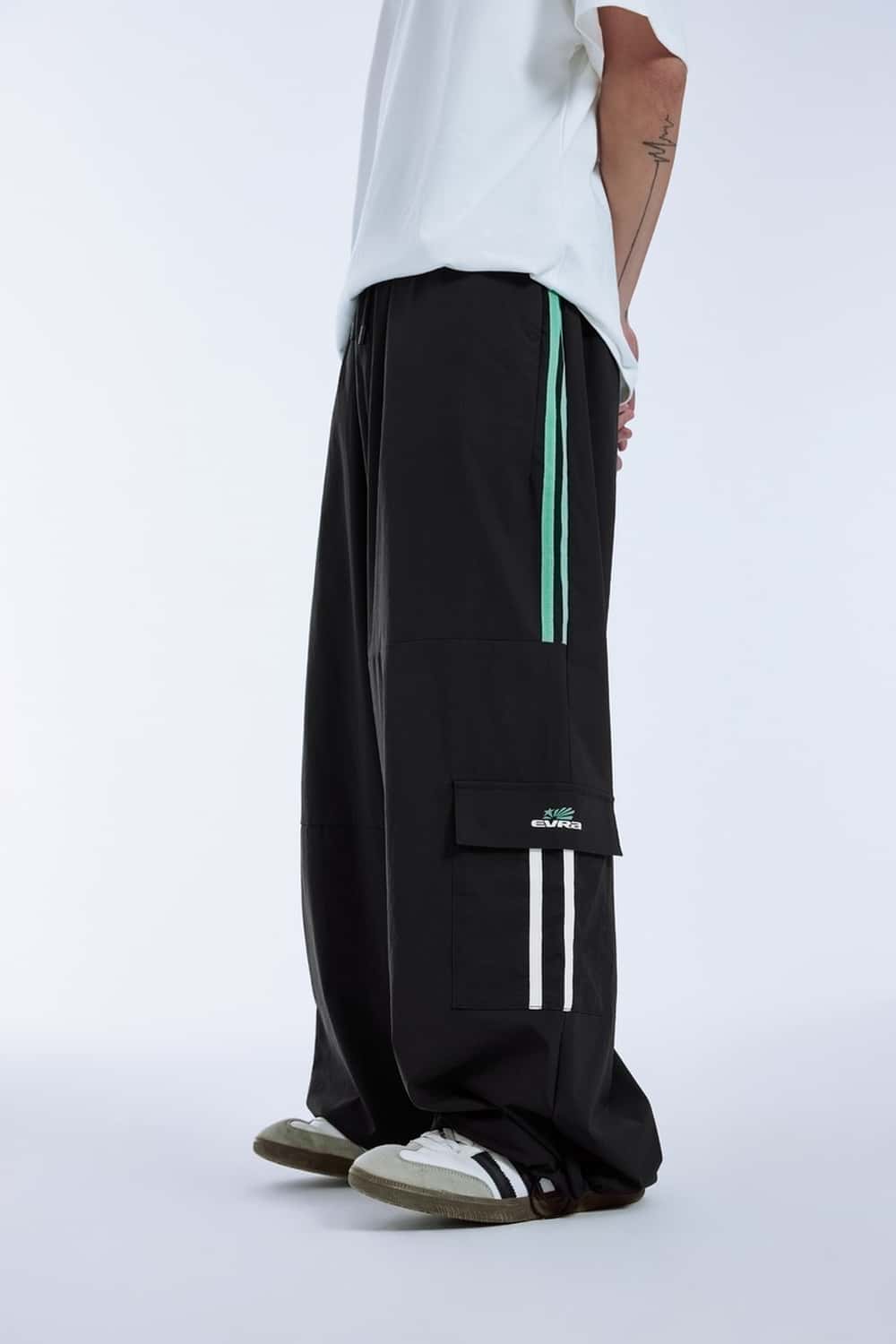Side-Stripe Wide-Leg Cargo Pants - Black