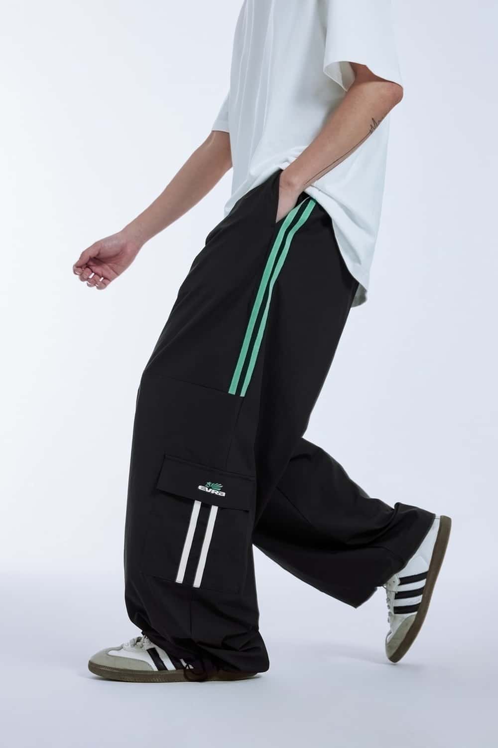 Side-Stripe Wide-Leg Cargo Pants - Black