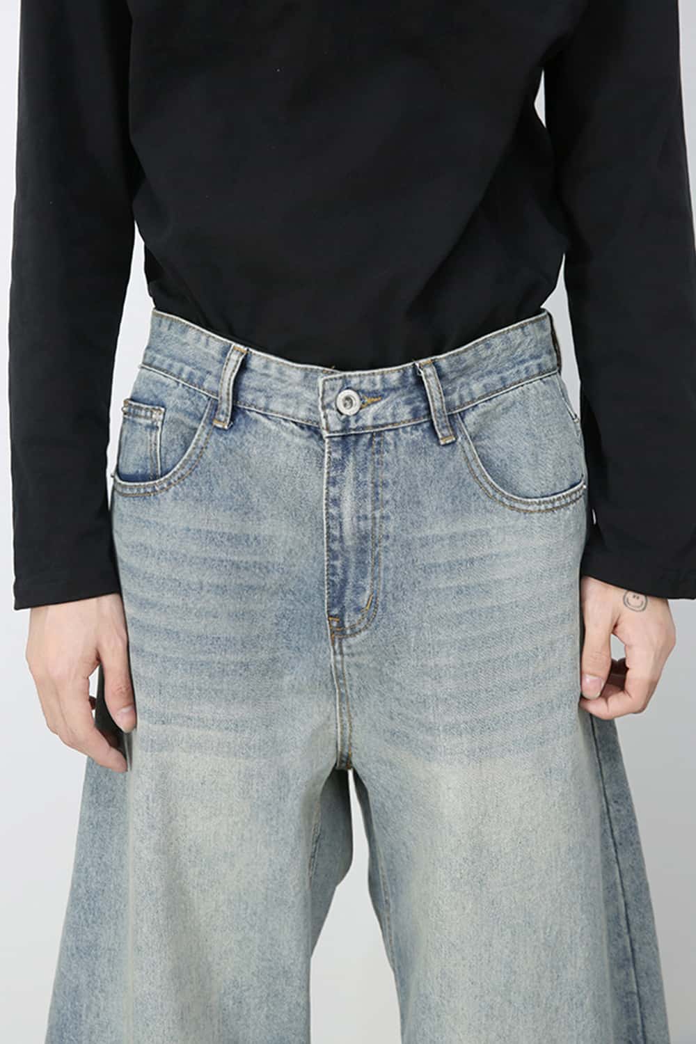 Washed Barrel-Leg Jeans - Blue