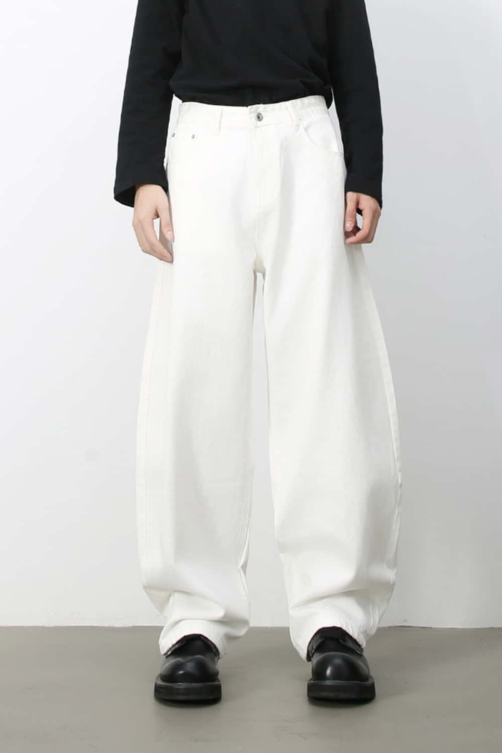 Washed Barrel-Leg Jeans - White
