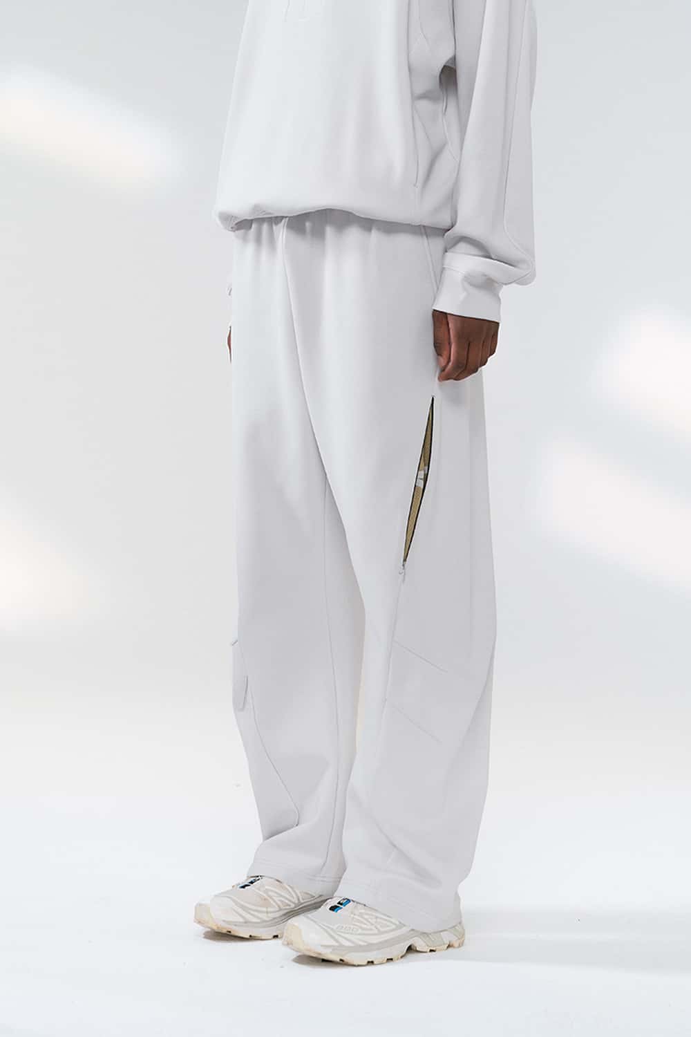 Lightweight Curved-Leg Stretch Pants - Light Gray