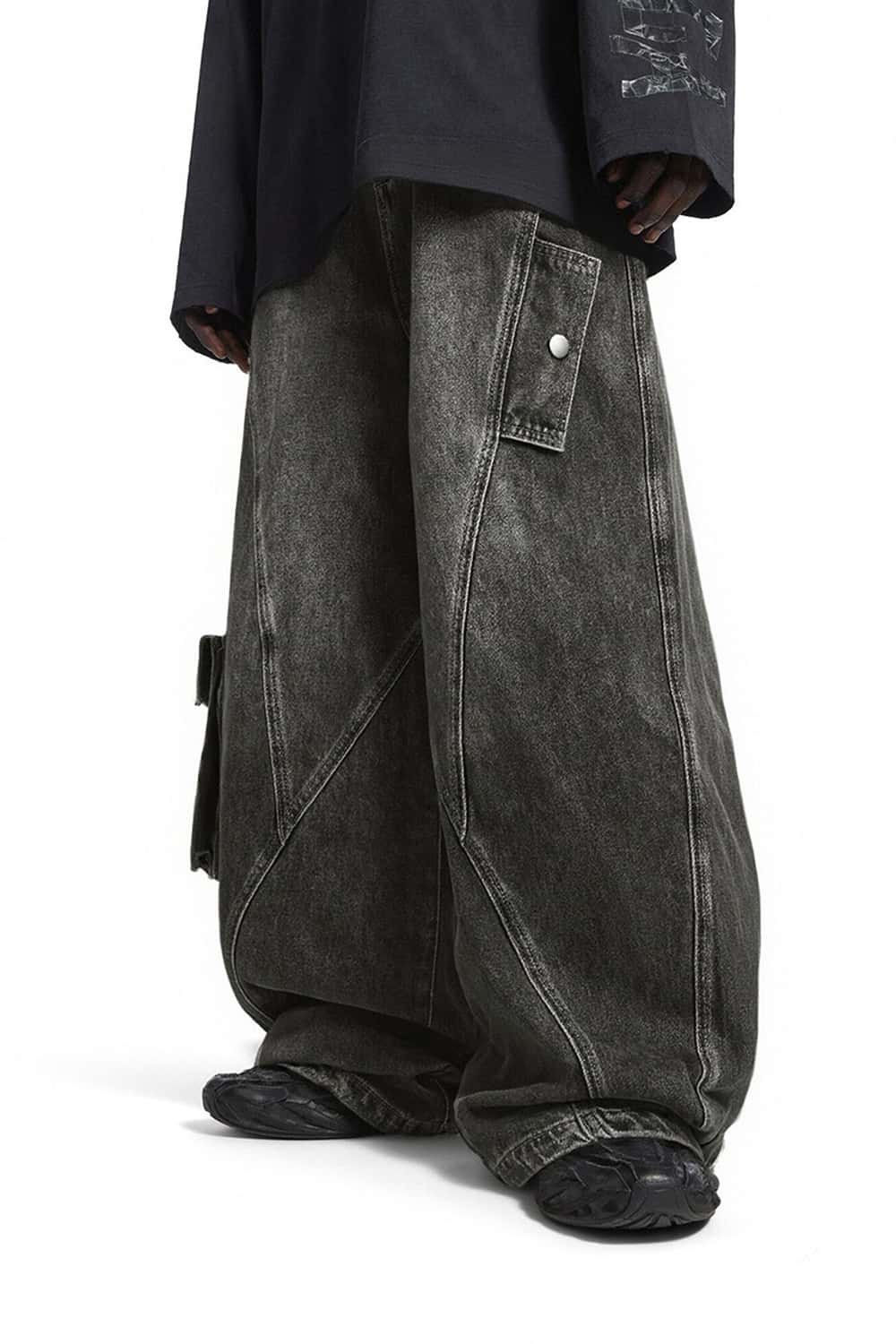 Washed Barrel-Leg Utility Jeans - Black